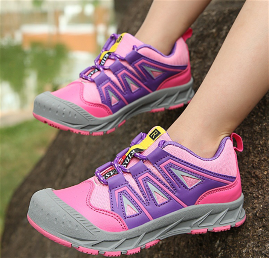 Zapatillas outdoor infantiles – Cordones y suela de caucho